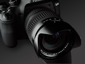 Fujifilm X-S1 : Parasol del objetivo totalmente metálico para lograr un aspecto y una sensación de calidad